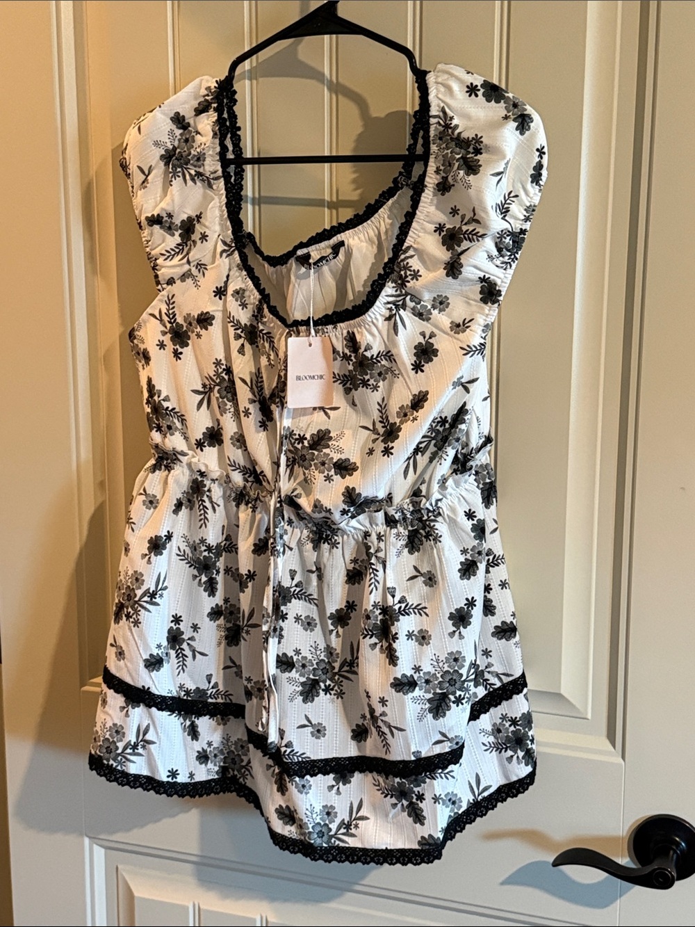 BloomChic White and Black Floral Peplum Sleeveless Peasant Blouse